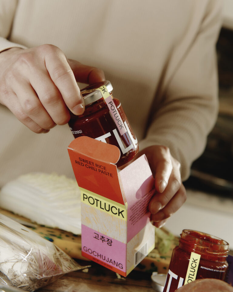 보자기의 색과 패턴을 입은 한국 식료품 브랜드 ‘포틀럭’ 6 보자기의 색과 패턴을 입은 한국 식료품 브랜드 ‘포틀럭’