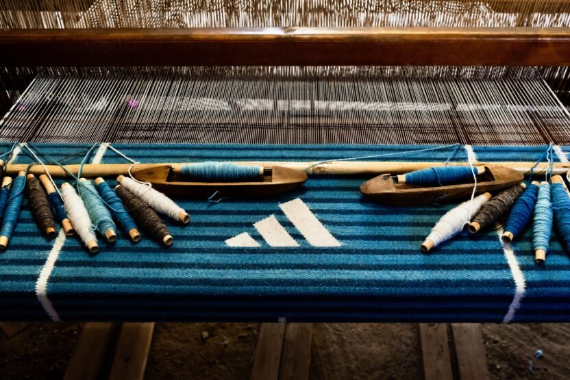 아디다스가 멕시코의 장인과 만나면? 27 27