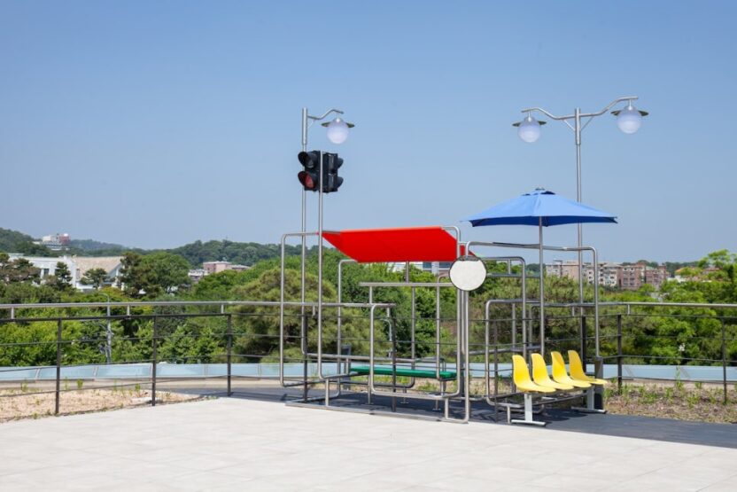 한옥을 빼곡히 채운 스테인리스 스틸 배관, <이요나: 공간 배치 서울>전 2 3