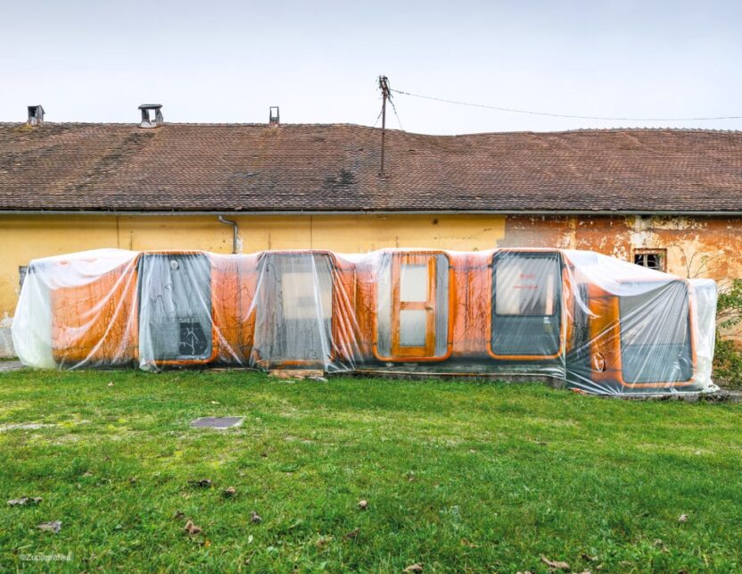 사진가의 본능을 자극한 피사체, 해외 사진집 신간 4 4 660ed2efe78ba9bbbd4a838b kiosk zupagrafika foil nove mesto