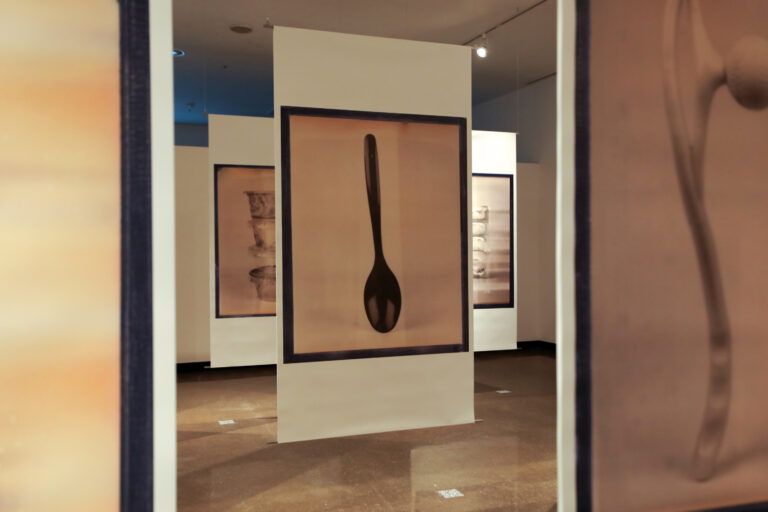 김명중 작가가 해외 셀럽이 아닌 쓰레기를 찍은 이유는? 20 김명중 작가가 해외 셀럽이 아닌 쓰레기를 찍은 이유는?