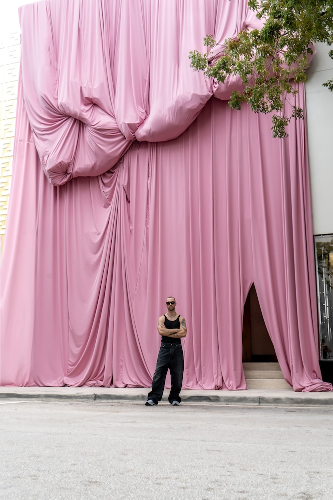 현실을 초월하는 미의 창조자, AI 아티스트 안드레스 레이싱헤르 20 7 Andres Reisinger Take Over Miami Art Week 2023