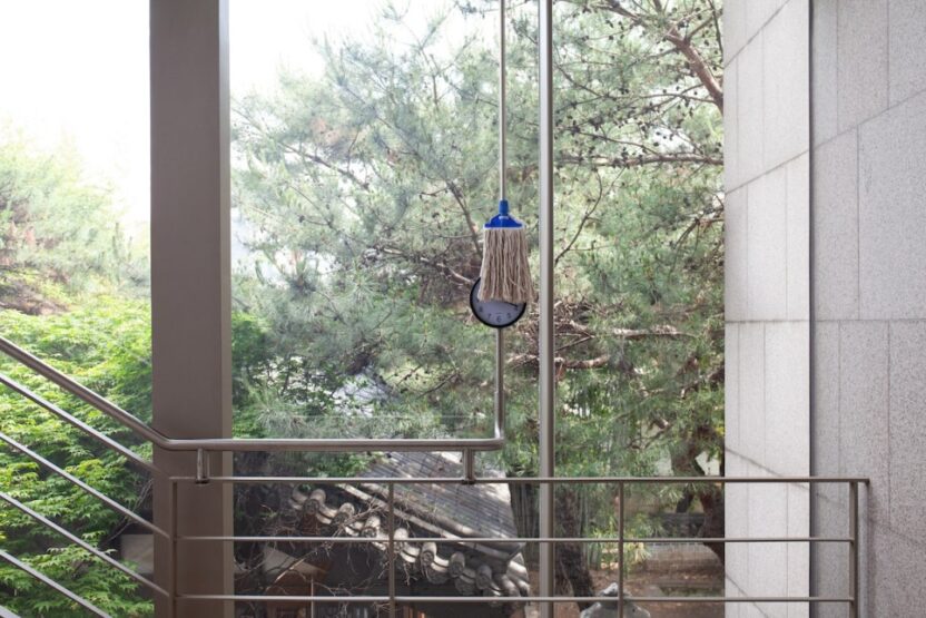 한옥을 빼곡히 채운 스테인리스 스틸 배관, <이요나: 공간 배치 서울>전 8 9