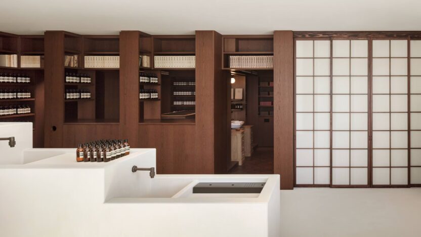 현대인의 감각을 사로잡는 이솝 공간 미학 2 Aesop JP Kamakura Carousel 2 Desktop 2560x1440px 1