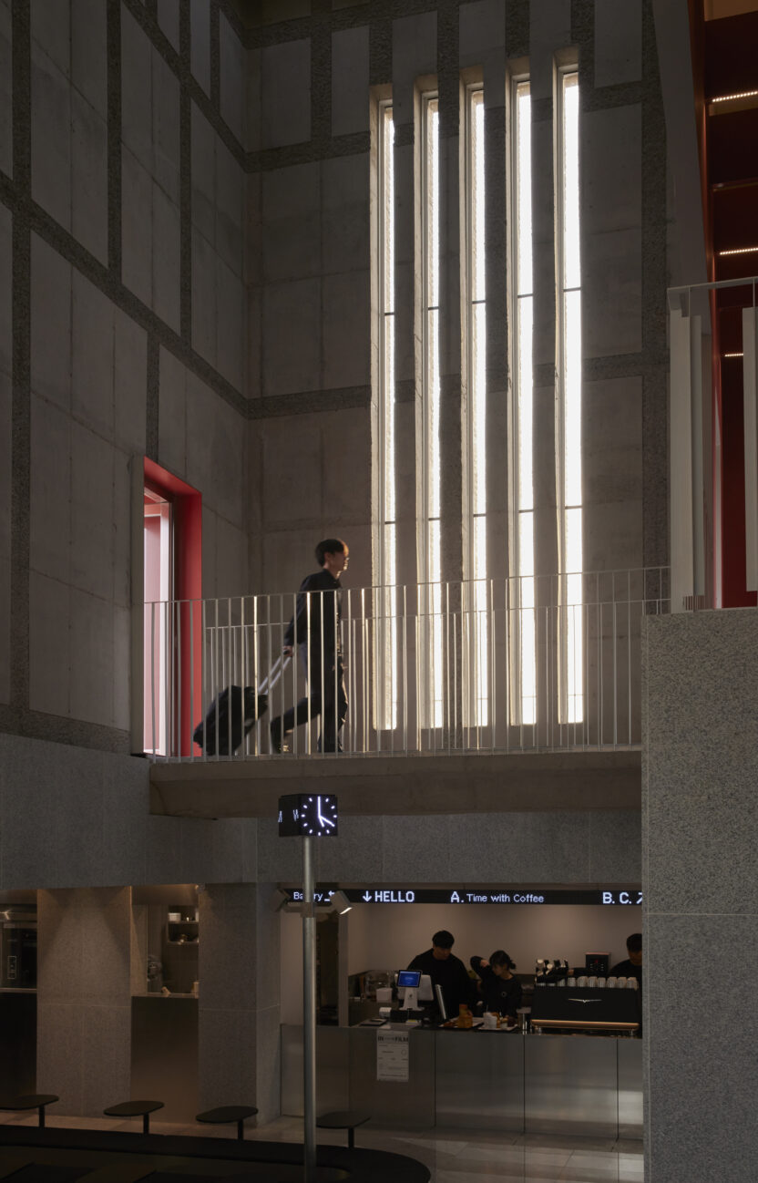 대지의 한계를 극복한 옴니버스식 카페, 인필름 4 Infilm 03 1