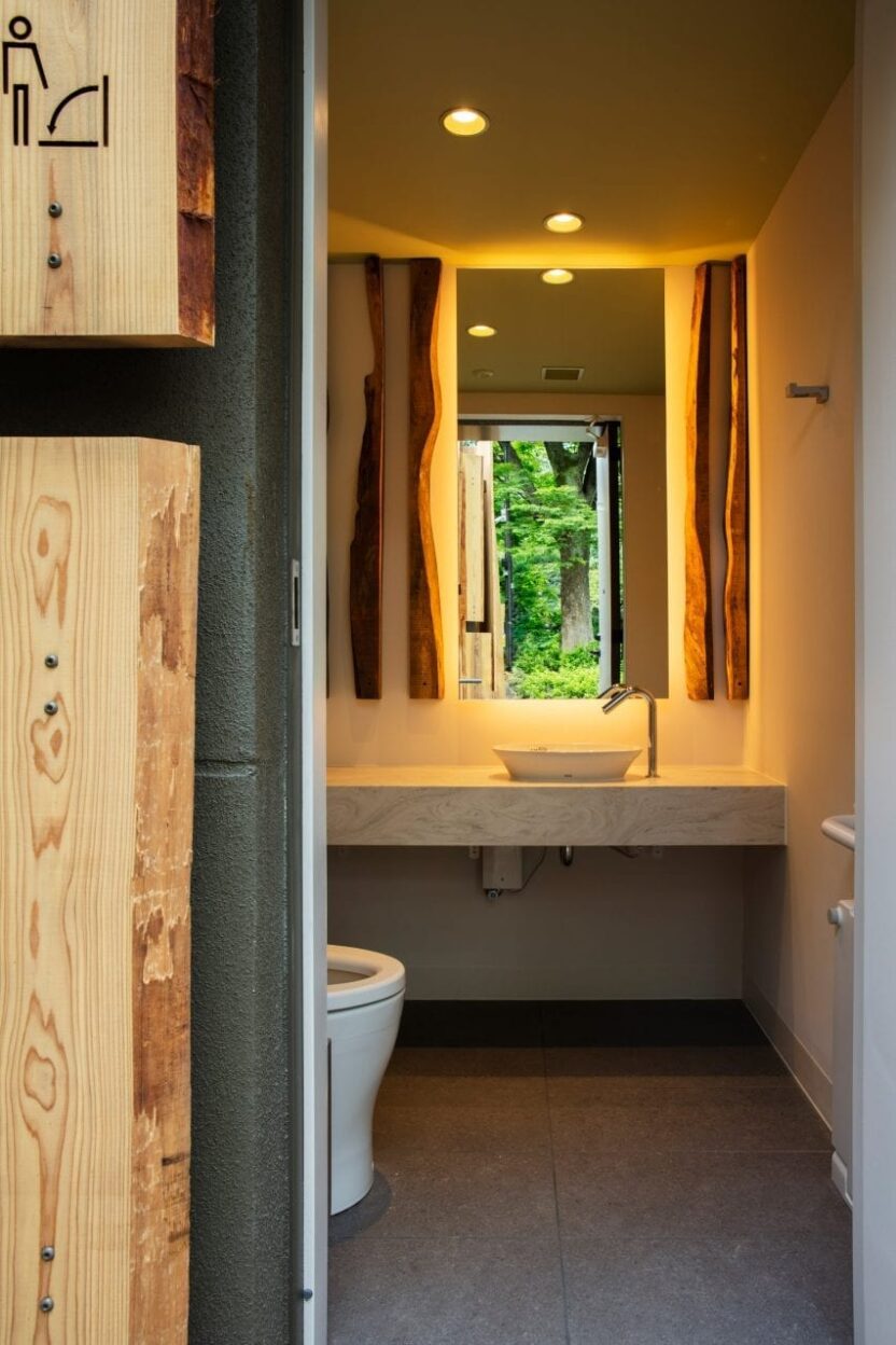 도심을 물들인 건축가의 화장실, 시부야 '도쿄 화장실 프로젝트' 28 kengo kuma tokyo toilet wood dezeen 2364 ss 2 852x1278 2