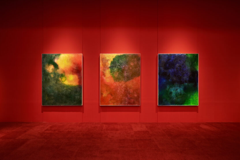 빛과 향기를 품은 ‘비누’ 천사들을 만나다 12 라지 페인팅 시리즈 2024 비누 안료 향유 프레임 205×160×5cm 복사