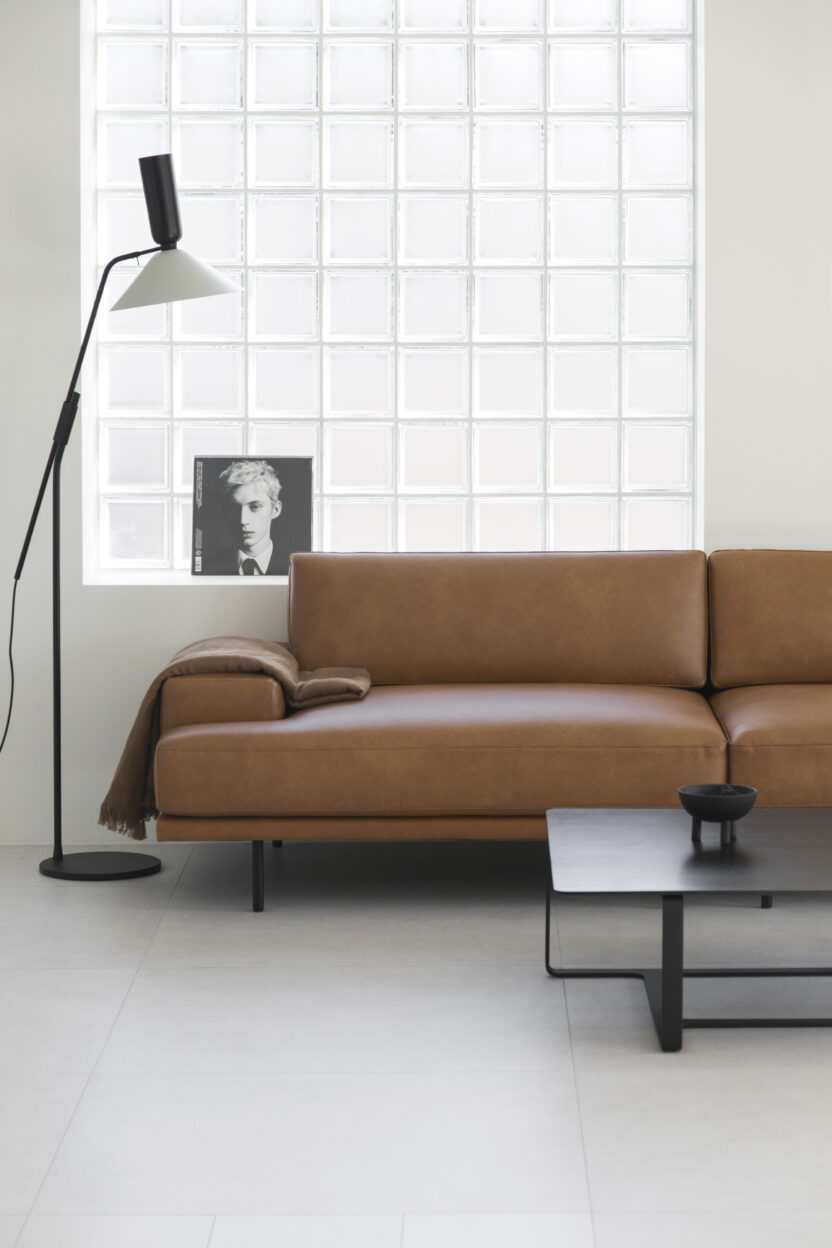 보편성이 담긴 자전적 이야기, 무니토 12 바이헤이데이 멀티소파 1