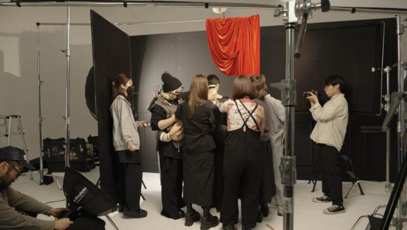 요시다 유니는 황정민 주연의 연극 〈맥베스〉의 비주얼을 어떻게 디렉팅했을까? 2 스크린샷 2024 06 26 104932