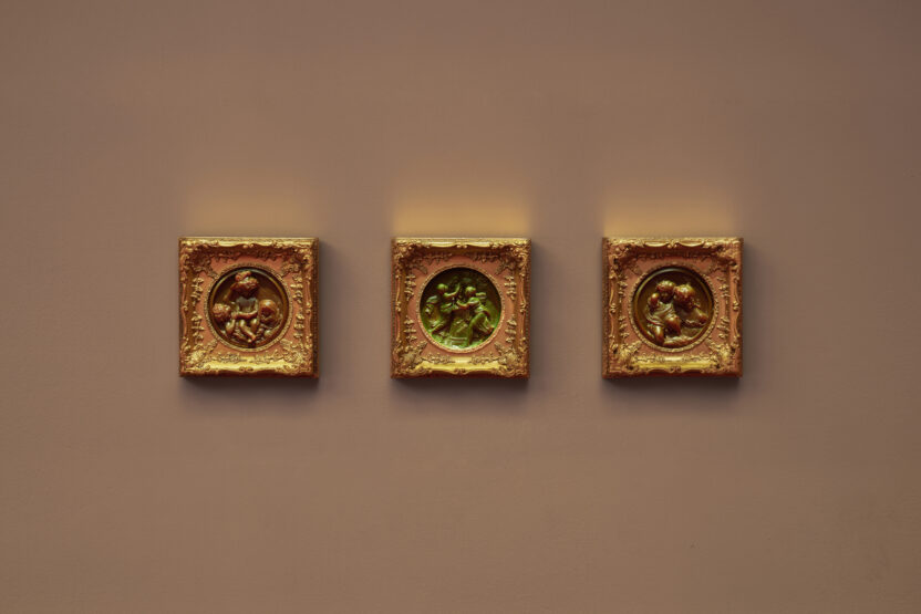 빛과 향기를 품은 ‘비누’ 천사들을 만나다 15 엔젤 시리즈 RF 2024 비누 안료 향유 프레임 30×30×8cm