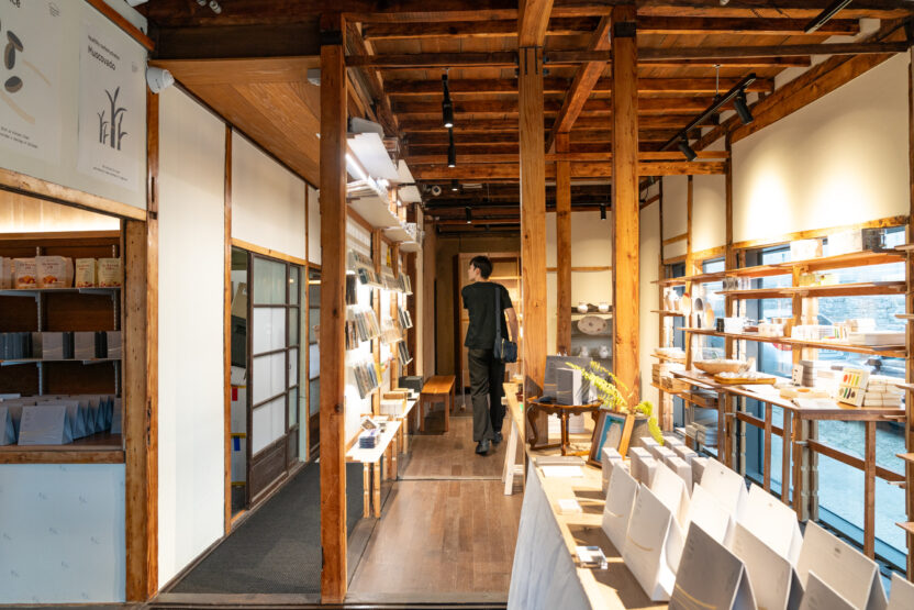 같이 서울, 스탠다드에이가 기획한 북촌 한옥마을의 선물 가게 10 02 2