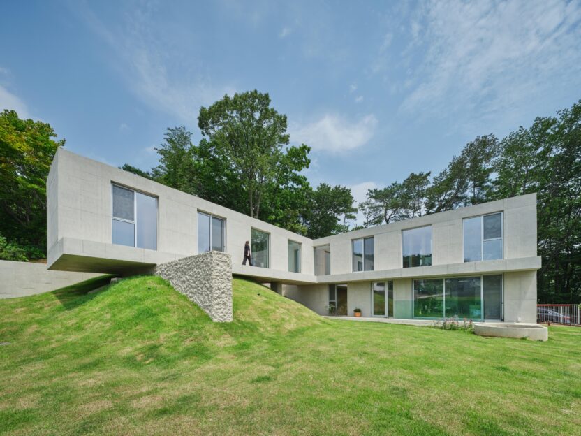 내가 꿈꾸는 삶과 집에 관한 58개의 건축 아이디어 22 10.나은중유소래네임리스건축 언덕 위의 집 2023 노경 사진 복사