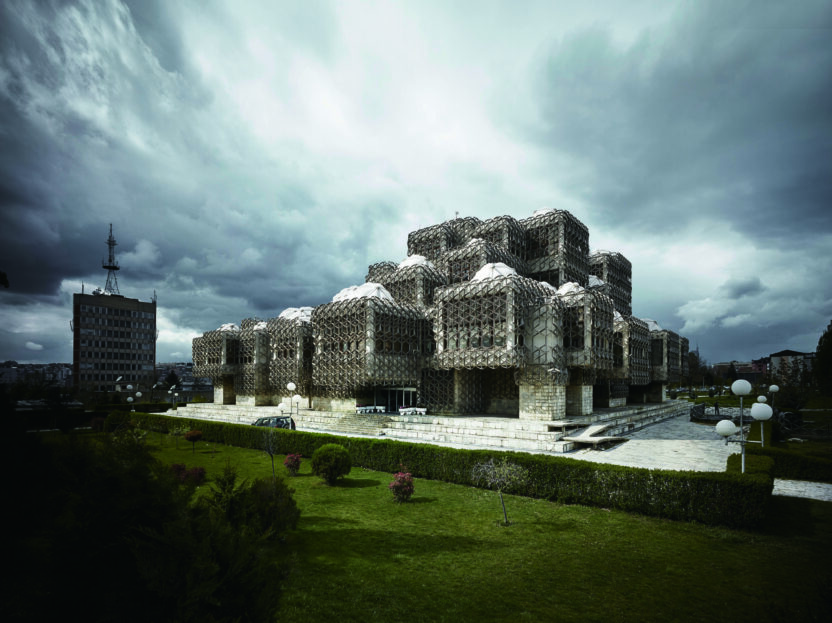 〈콘크리트 유토피아를 향해〉전 2 190123000000333 O