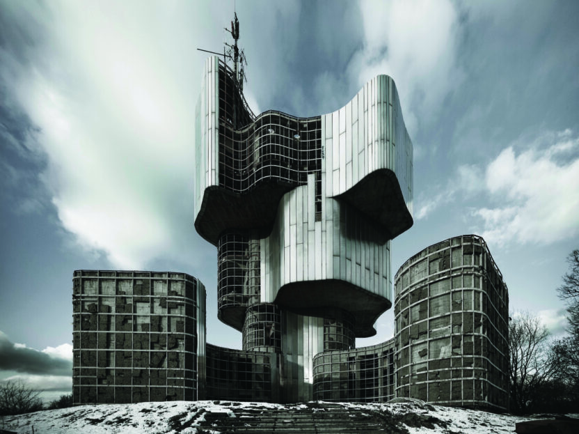 〈콘크리트 유토피아를 향해〉전 3 190123000000334 O