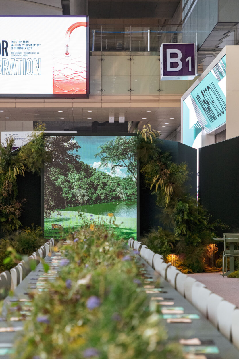 어퍼하우스가 만든 ‘키아프 서울’의 가장 큰 설치 작품 8 2. 230906 STRX kiaf VIP lounge 10