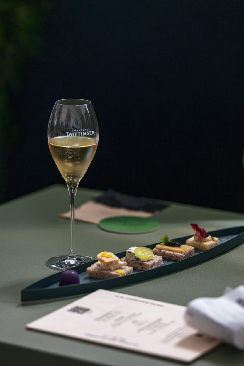 어퍼하우스가 만든 ‘키아프 서울’의 가장 큰 설치 작품 10 2. Kiaf 2023 VIP 라운지 마리아주