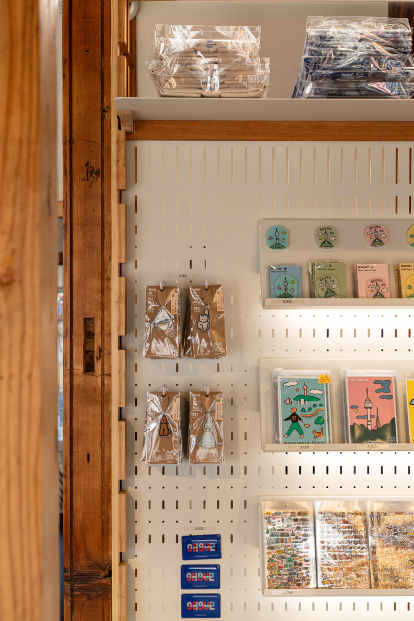 같이 서울, 스탠다드에이가 기획한 북촌 한옥마을의 선물 가게 16 2407 kkachi 09688