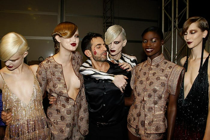 패션 하우스와 크리에이티브 디렉터, 전설의 아이코닉 컬렉션 7 26 26 1