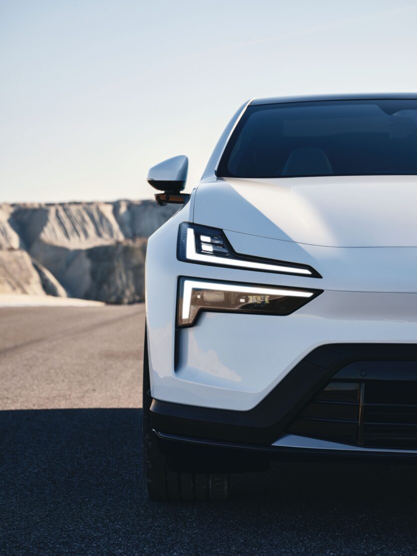 디자인으로 완성한 쿠페형 전기 SUV, 폴스타4 2 KakaoTalk 20240814 154544312