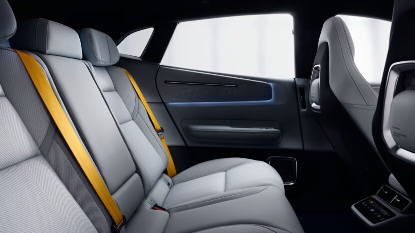 디자인으로 완성한 쿠페형 전기 SUV, 폴스타4 3 KakaoTalk 20240814 162109491 03