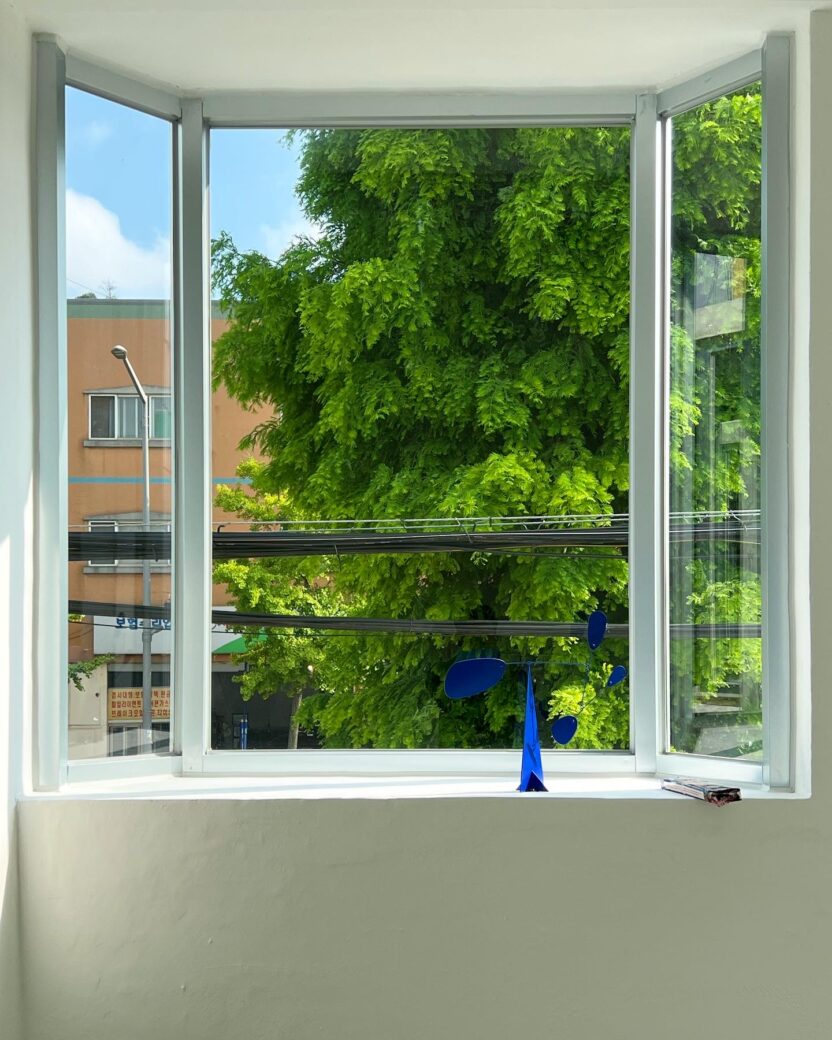 공간·가구·예술… 경계를 넘어 시퀀스를 만드는 프로젝트 디렉터, 시몬 조 24 사무실장면1