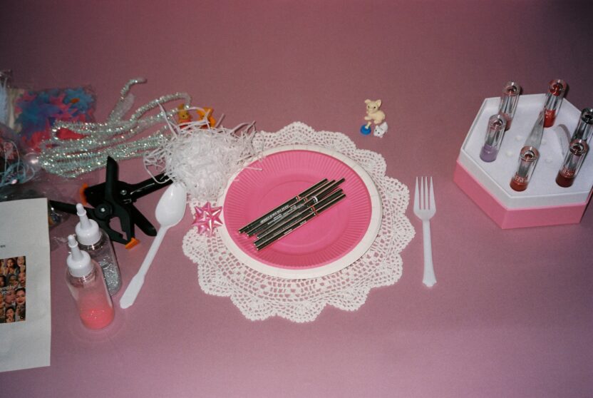 어린 날 향수를 불러일으키는 걸코어 뷰티, 팁토우 4 000040 1