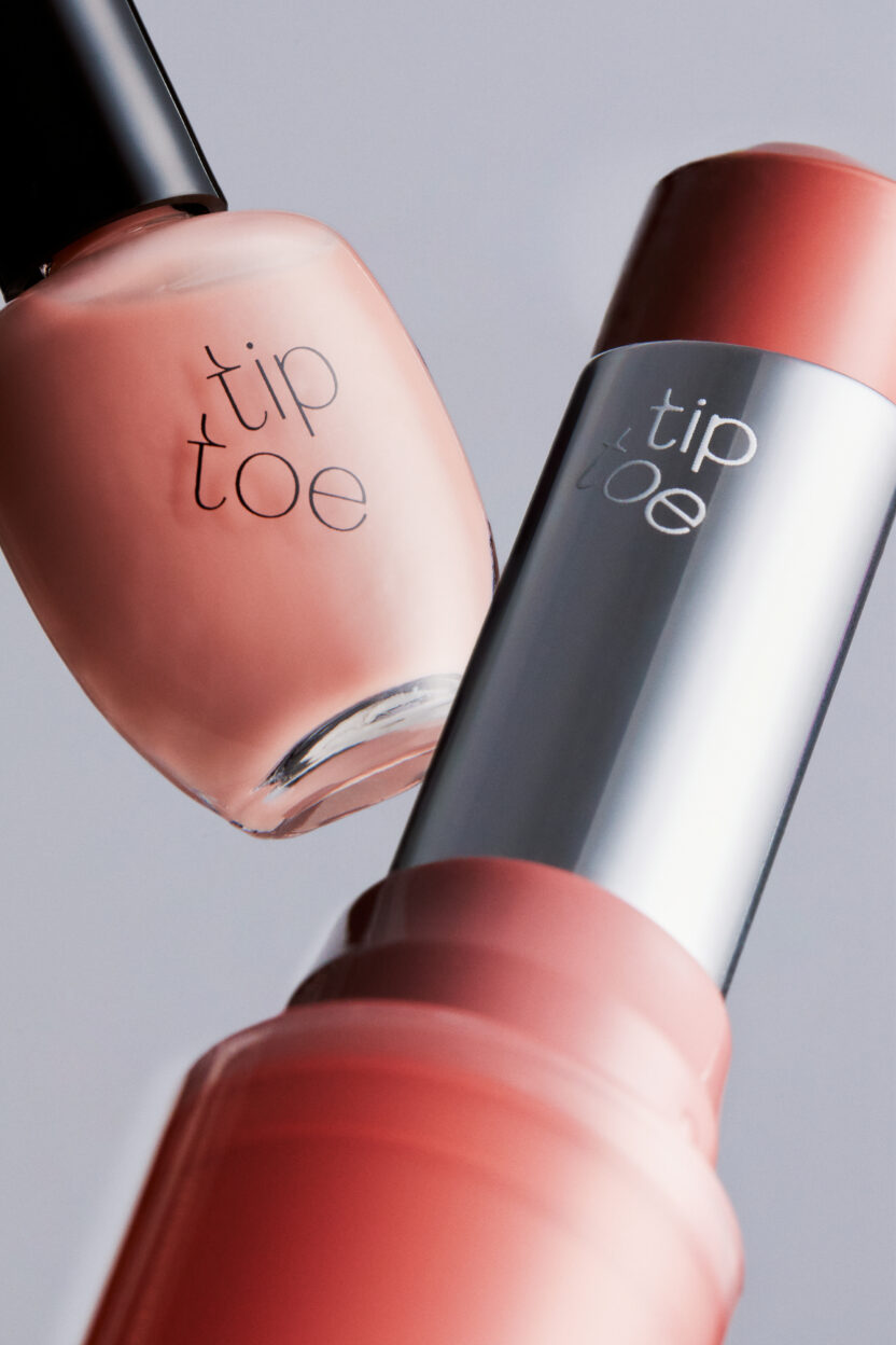 어린 날 향수를 불러일으키는 걸코어 뷰티, 팁토우 13 07 0486