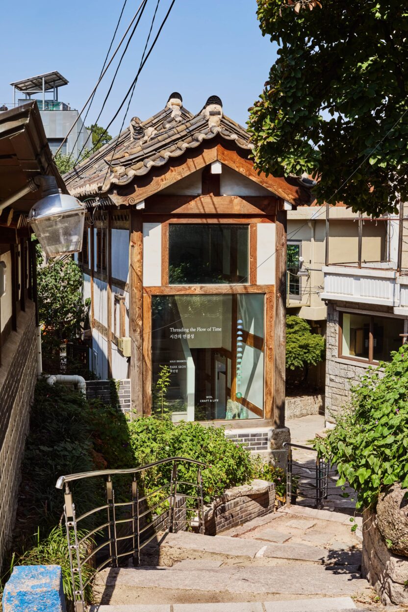 월WOL에서 마주한 유리 공예가 박선민 개인전, <시간의 연결성> 10 240904psm 29 min