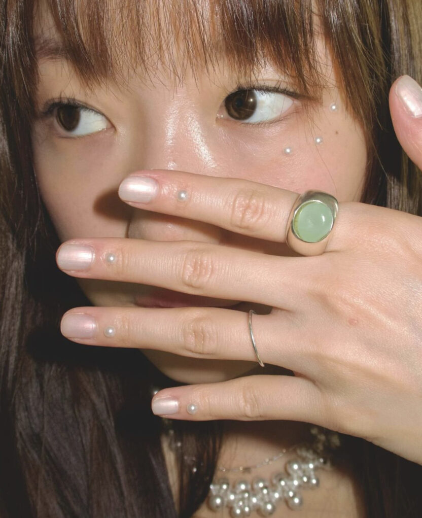 어린 날 향수를 불러일으키는 걸코어 뷰티, 팁토우 19 8. 잉화 협업