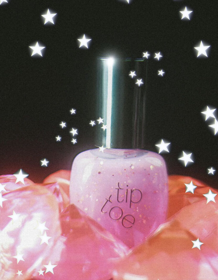 어린 날 향수를 불러일으키는 걸코어 뷰티, 팁토우 2 이 이미지는 대체 속성이 비어있습니다. 그 파일 이름은 -2024-08-21--11.07.39-832x1067.jpg입니다