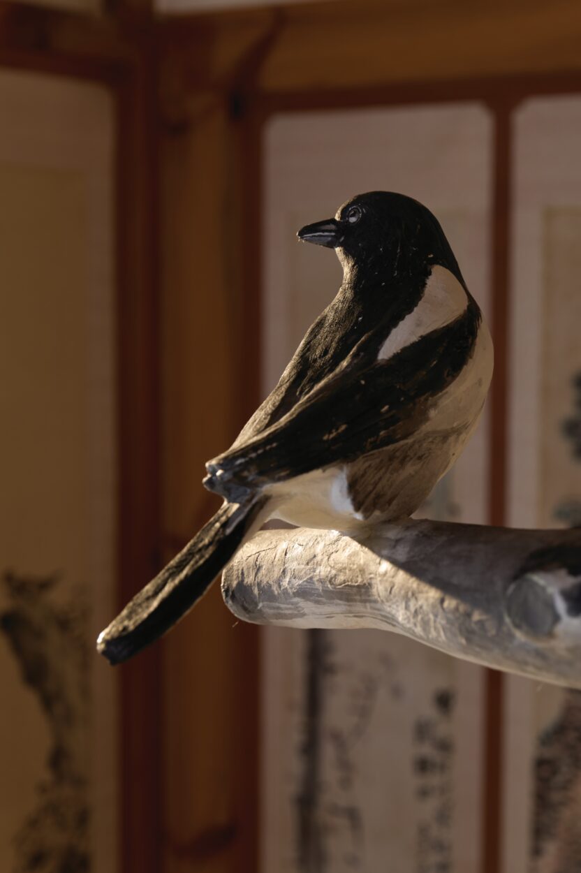 운경고택에서 만나는 현대 미술가 이완의 개인전 11 resize 랜덤 액세스 메모리 3 기록과 기억 전시 전경 2024 촬영 이종근 사진 제공 운경재단 14