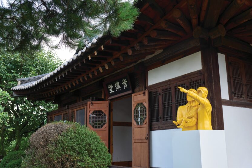 운경고택에서 만나는 현대 미술가 이완의 개인전 12 resize 랜덤 액세스 메모리 3 기록과 기억 전시 전경 2024 촬영 이종근 사진 제공 운경재단 18