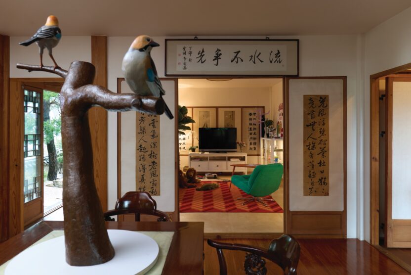 운경고택에서 만나는 현대 미술가 이완의 개인전 15 resize 랜덤 액세스 메모리 3 기록과 기억 전시 전경 2024 촬영 이종근 사진 제공 운경재단 32