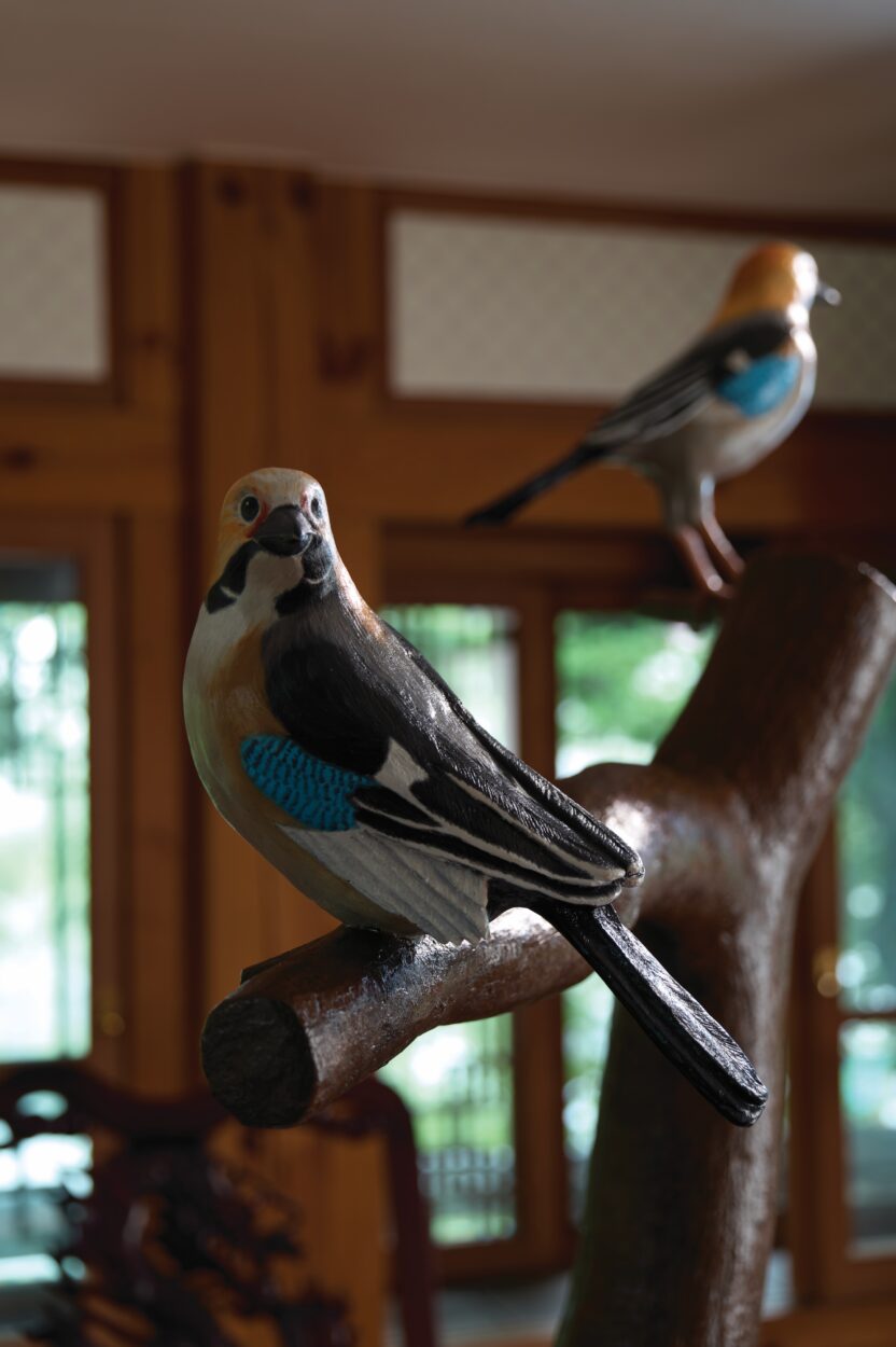 운경고택에서 만나는 현대 미술가 이완의 개인전 10 resize 랜덤 액세스 메모리 3 기록과 기억 전시 전경 2024 촬영 이종근 사진 제공 운경재단 37