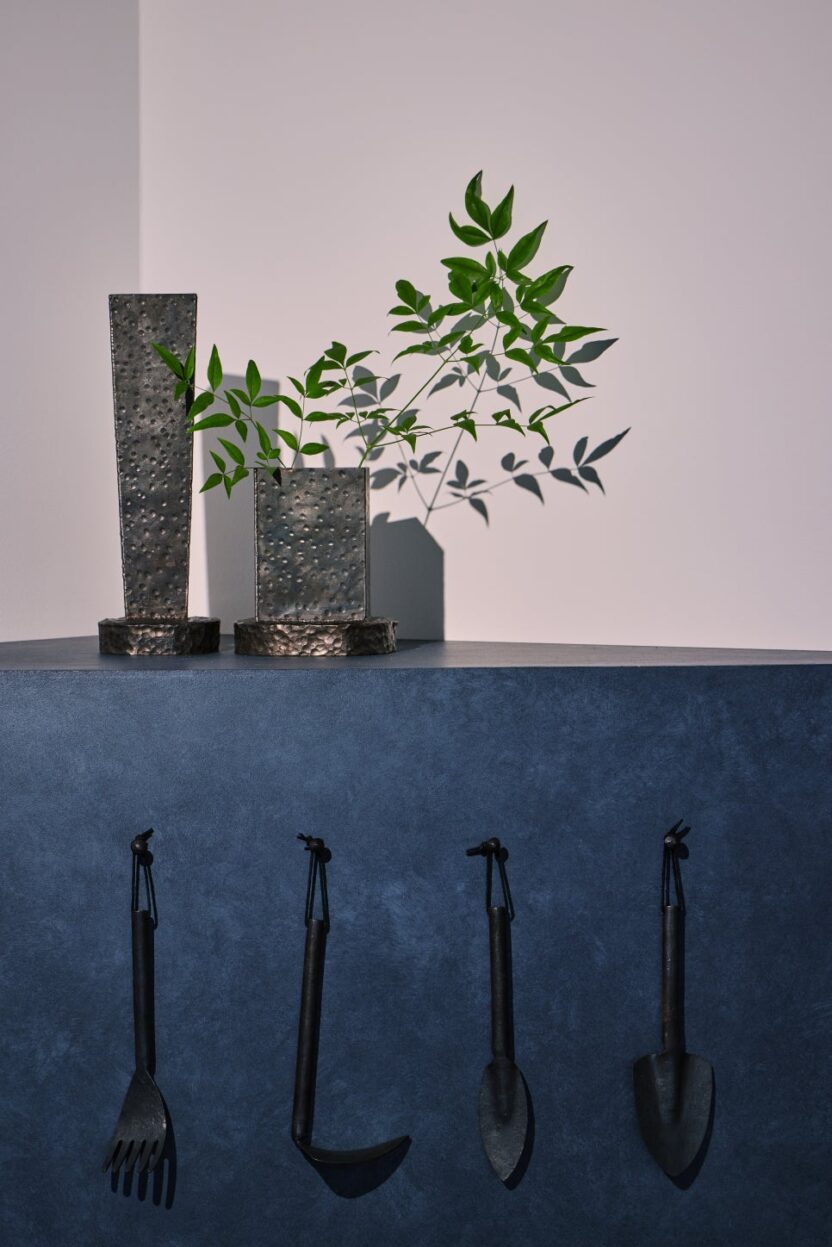 예올x샤넬이 전하는 두드리고 흔적을 남기는 것의 가치 3 이미지5 2024 예올X샤넬 프로젝트 올해의 장인 정형구 작품 1