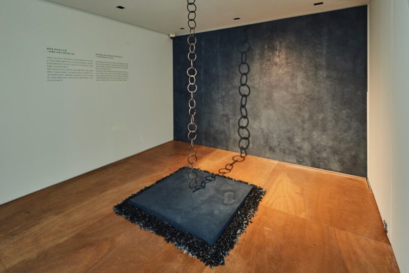 예올x샤넬이 전하는 두드리고 흔적을 남기는 것의 가치 4 이미지6 2024 예올X샤넬 프로젝트 올해의 장인 정형구 작품 2