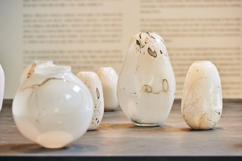 예올x샤넬이 전하는 두드리고 흔적을 남기는 것의 가치 6 이미지8 2024 예올X샤넬 프로젝트 올해의 젊은 공예인 박지민 작품 2