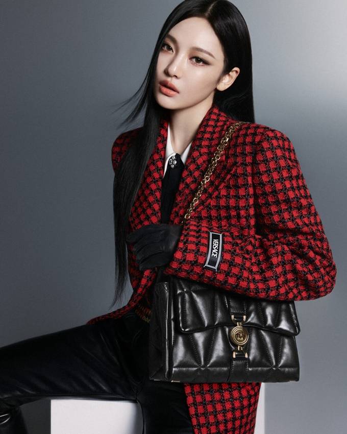 글로벌 패션 브랜드를 점령한 K 앰버서더, 최신 라인업은? 38 38