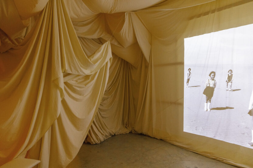 일본 사진 거장의 피크닉 사진전 〈우에다 쇼지 모래극장〉 12 3F 01 복사