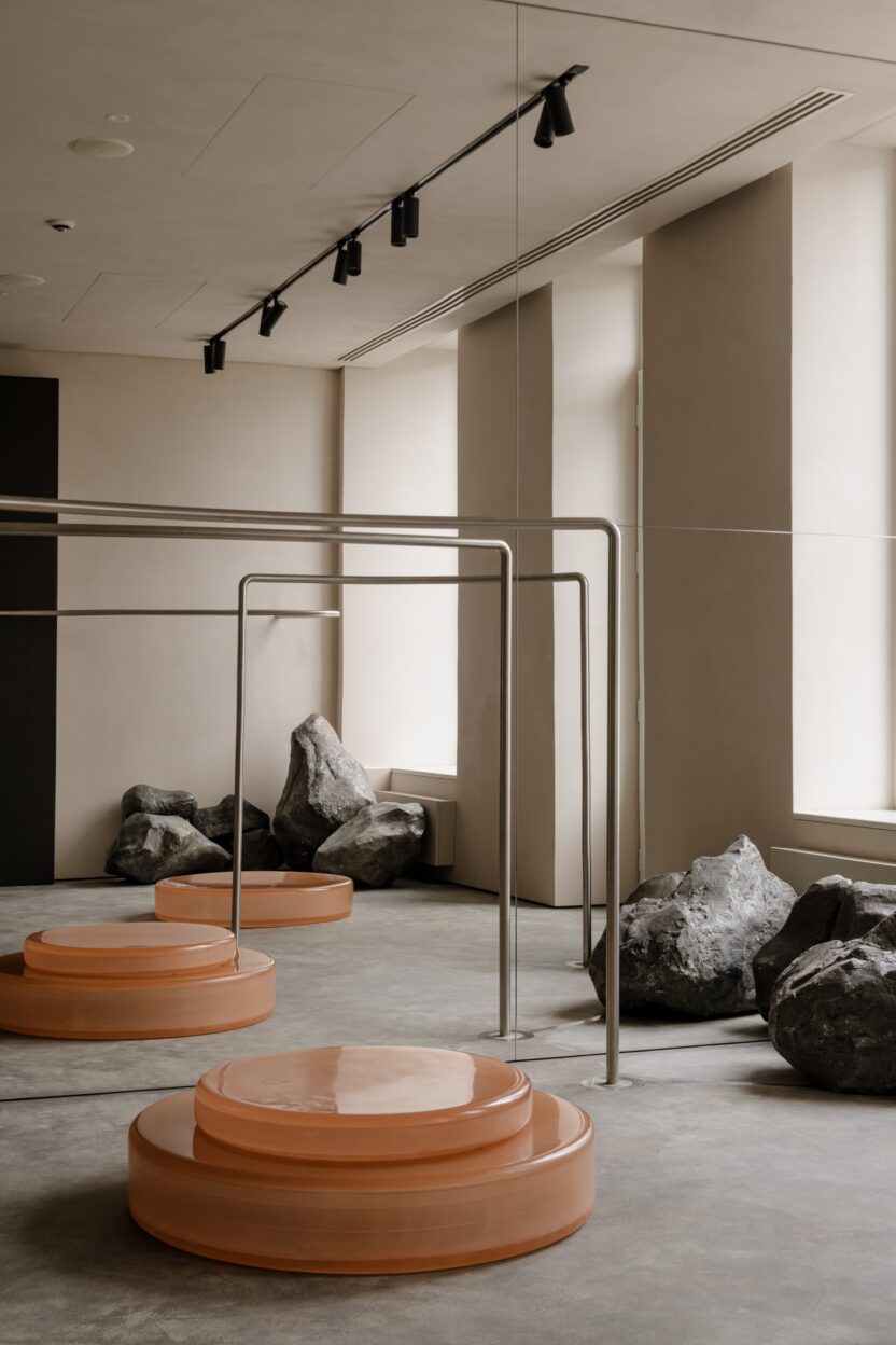 스탠리 큐브릭 영화에서 영감 받은 웨딩드레스 숍 3 Balbek MillaNova Warsaw © ONI Studio 19592 14