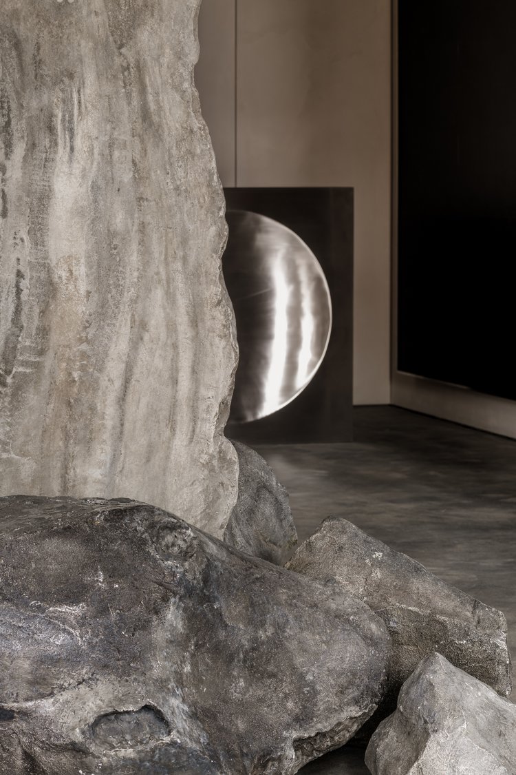 스탠리 큐브릭 영화에서 영감 받은 웨딩드레스 숍 6 Balbek MillaNova Warsaw © ONI Studio 19609 36