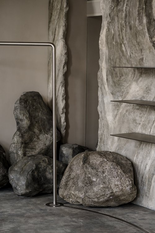 스탠리 큐브릭 영화에서 영감 받은 웨딩드레스 숍 4 Balbek MillaNova Warsaw © ONI Studio 7539 1 2