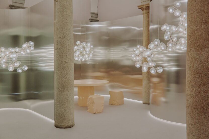 DS2024 전시자 지오파토쿰스 GiopatoCoombes Maehwa IntoTheBloom 전시전경 2022