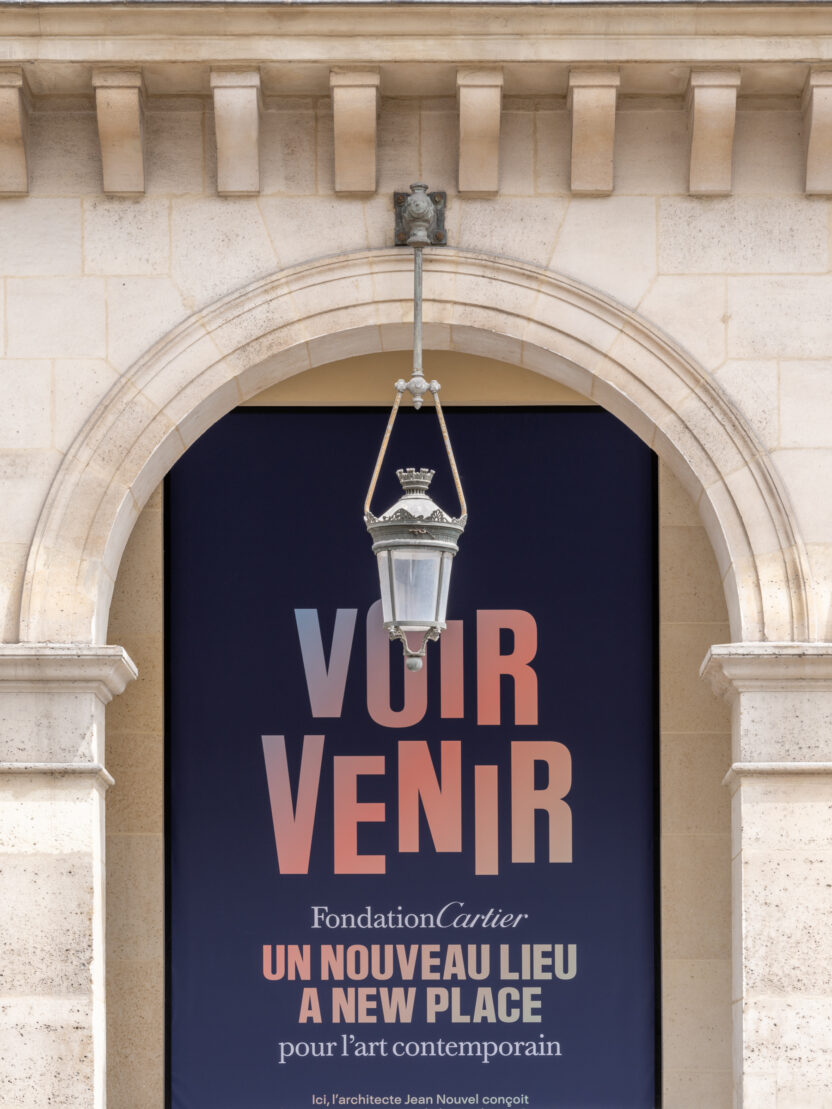 건축가 장 누벨의 손길로 다시 태어날 까르띠에 현대미술재단 3 까르띠에 현대미술재단 미래 부지에 설치된 윈도우 인스톨레이션의 전경 © Martin Argyroglo 2 1