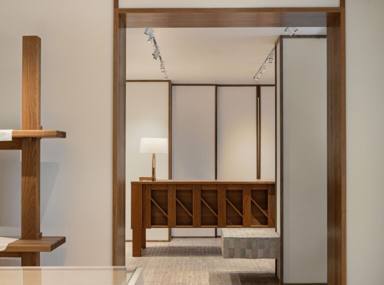 LEMAIRE HANNAM 르메르 플래그십 스토어