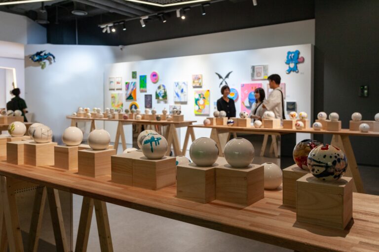 젊은 예술 애호가들을 위한 ‘작가 미술 장터’ 17 젊은 예술 애호가들을 위한 ‘작가 미술 장터’