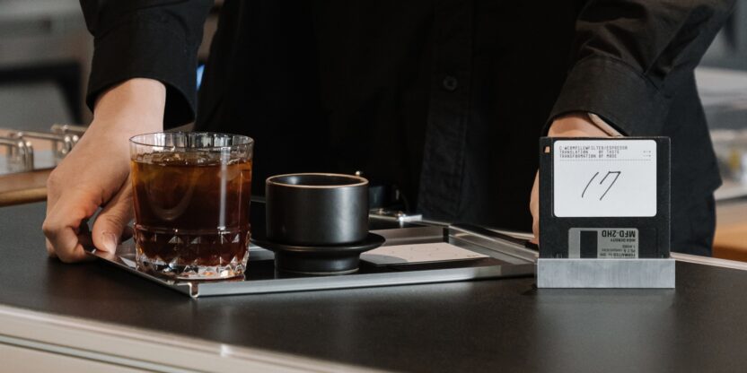 콤파일 브랜드 아이덴티티 이미지