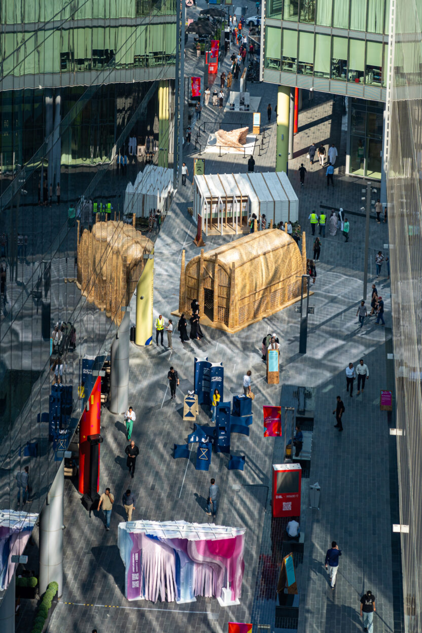 중동에 디자인 바람이 불다 2 2. d3의 건물 사이로 흥미로운 건축 설치물들이 눈에 띈다. ©Social Studio Middle East