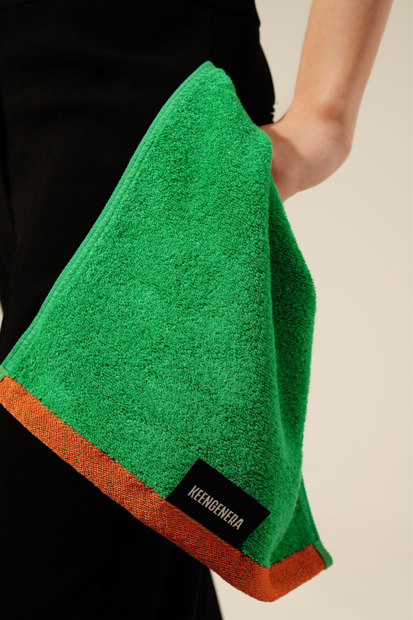 수건 속에 담은 따뜻한 응원과 위로, 킨제네라 8 9 9