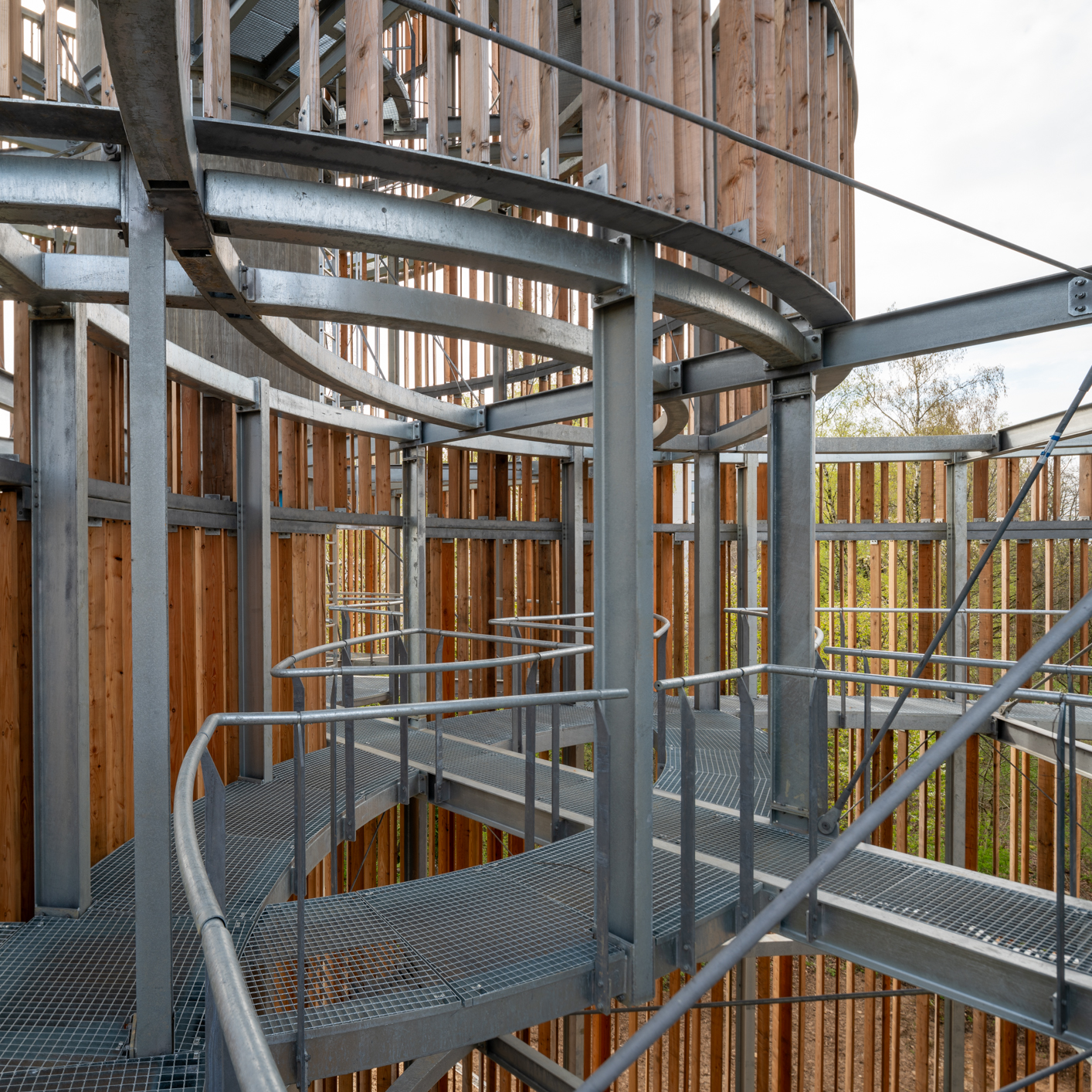 새들을 위해 만들어진 숲 속의 공공시설 5 MFG6374 HDR Pano